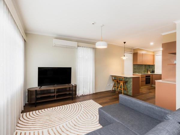 Statesman Hotel : photo 3 de la chambre cabinet queen and sofa