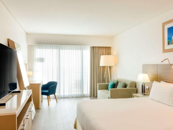 DoubleTree by Hilton Mazatlan, SIN : photo 6 de la chambre suite junior lit queen-size - vue sur ville