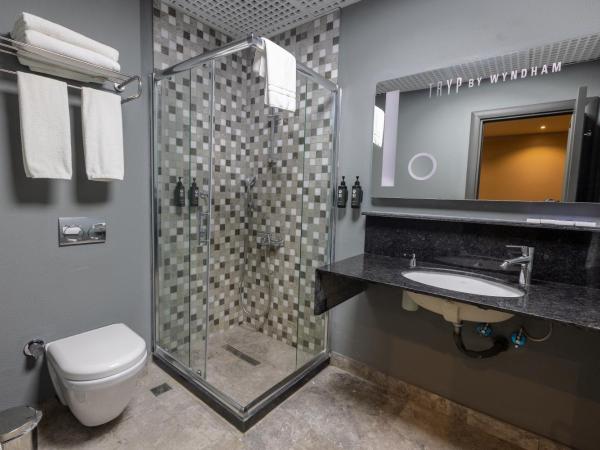 Tryp By Wyndham Istanbul Sancaktepe : photo 4 de la chambre chambre avec 3 lits simples - non-fumeurs