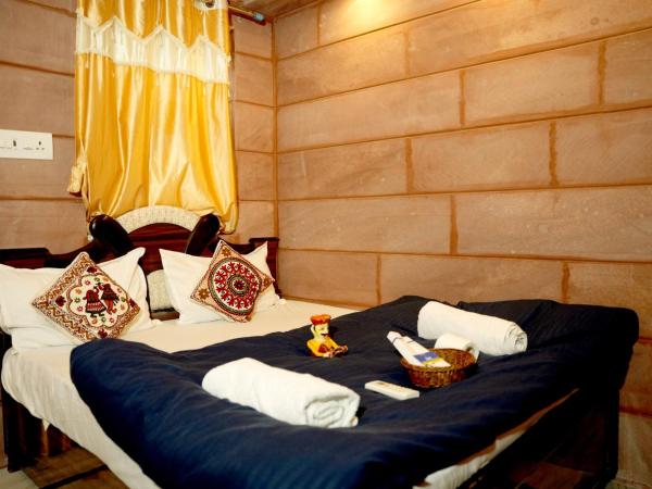 MH Guest House : photo 1 de la chambre chambre double avec balcon