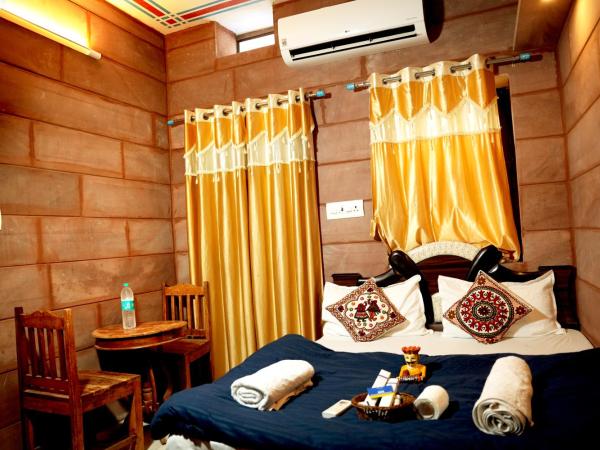 MH Guest House : photo 2 de la chambre chambre double avec balcon