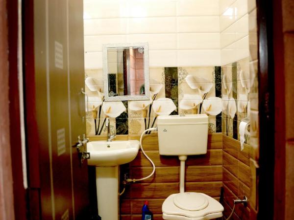 MH Guest House : photo 5 de la chambre chambre double avec balcon