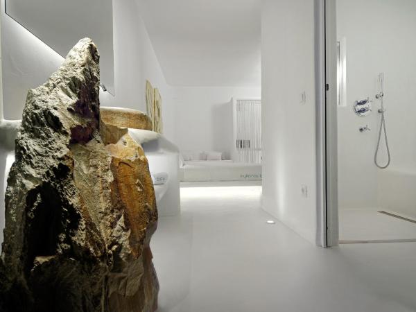 Mykonos Bay Resort & Villas : photo 2 de la chambre chambre double de luxe avec jacuzzi extérieur - vue partielle sur mer