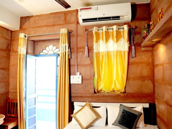 MH Guest House : photo 4 de la chambre chambre double deluxe avec balcon