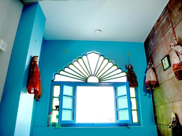 MH Guest House : photo 8 de la chambre chambre double deluxe avec balcon