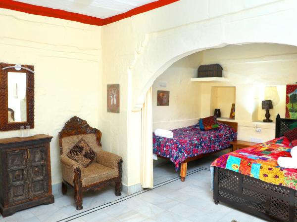 Jodhpur Heritage Haveli Guest House : photo 2 de la chambre chambre supérieure lit queen-size