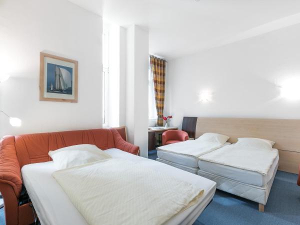 Pension Prenzlberg : photo 5 de la chambre chambre triple