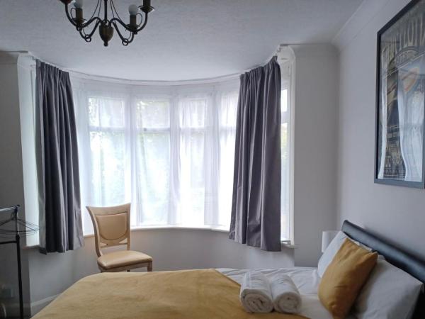 Solihull Shared House : photo 4 de la chambre chambre double avec salle de bains commune