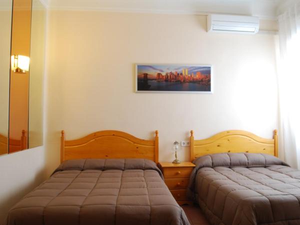 Hostal America : photo 1 de la chambre chambre quintuple
