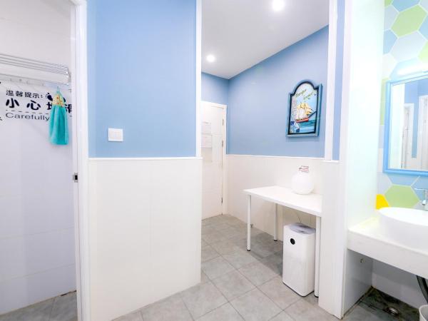 笑脸里青年旅舍锦里店 : photo 3 de la chambre bed in 8-bed male dormitory room - - shared bathroom