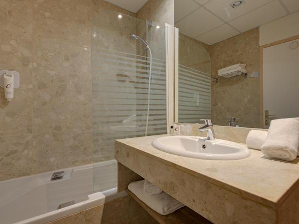 The Originals City, Hôtel de Bordeaux, Bergerac : photo 1 de la chambre chambre triple confort avec climatisation