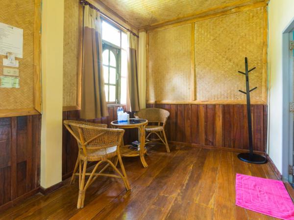 The Villa By Bottle Beach : photo 6 de la chambre chambre double avec balcon