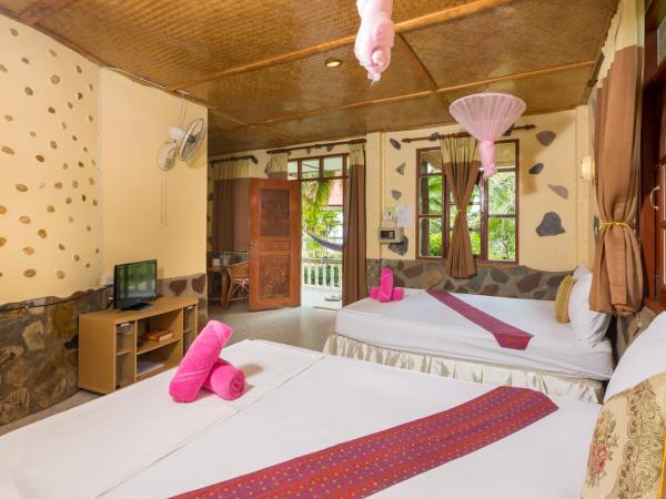 The Villa By Bottle Beach : photo 5 de la chambre chambre quadruple avec terrasse