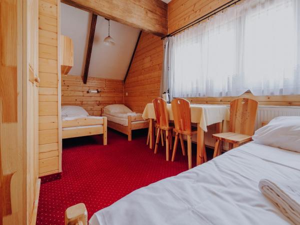 OSW Moszczeniczanka : photo 3 de la chambre chambre familiale avec salle de bains privative
