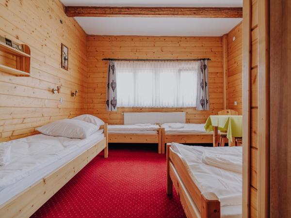 OSW Moszczeniczanka : photo 4 de la chambre chambre quadruple avec salle de bains privative