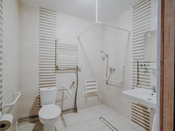 OSW Moszczeniczanka : photo 8 de la chambre chambre familiale avec salle de bains privative
