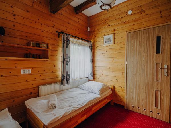 OSW Moszczeniczanka : photo 9 de la chambre chambre triple avec salle de bains