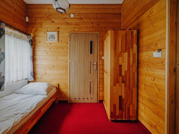 OSW Moszczeniczanka : photo 8 de la chambre chambre triple avec salle de bains