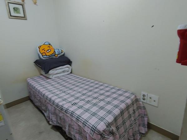 White House Seoul : photo 2 de la chambre chambre simple avec toilettes et douche communes
