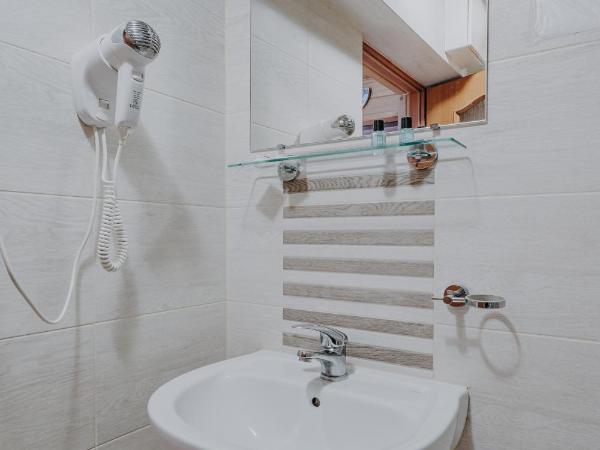 OSW Moszczeniczanka : photo 1 de la chambre chambre double avec salle de bains privative