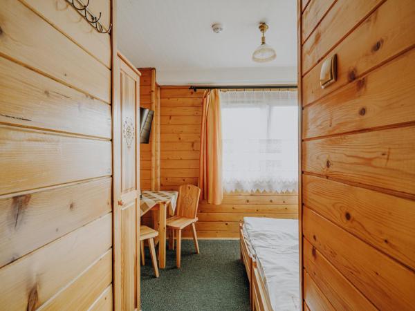 OSW Moszczeniczanka : photo 8 de la chambre chambre double avec salle de bains privative