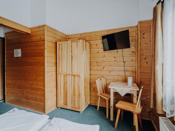 OSW Moszczeniczanka : photo 4 de la chambre chambre double avec salle de bains privative