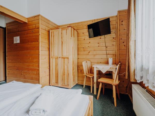 OSW Moszczeniczanka : photo 3 de la chambre chambre double avec salle de bains privative