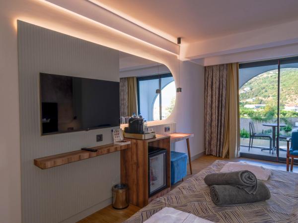 Ada Port Hotel Adults Only : photo 4 de la chambre  double room with pool access