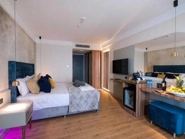 Ada Port Hotel Adults Only : photo 4 de la chambre chambre lit king-size supérieure