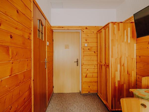 OSW Moszczeniczanka : photo 4 de la chambre chambre lits jumeaux - vue sur montagne