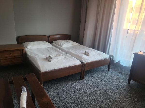 Hostel Bialoleka - Darmowy parking, szybkie Wifi! : photo 4 de la chambre chambre lits jumeaux standard