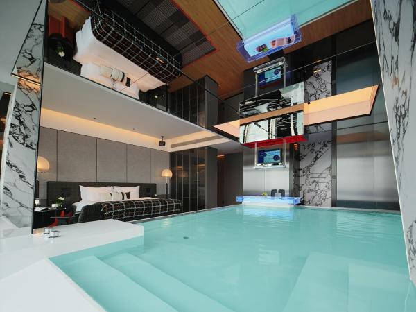 ISEYA HOTEL Chongqing Jiefangbei Flagship : photo 6 de la chambre baroque tower - 270° private deluxe suite - oversized bathtub