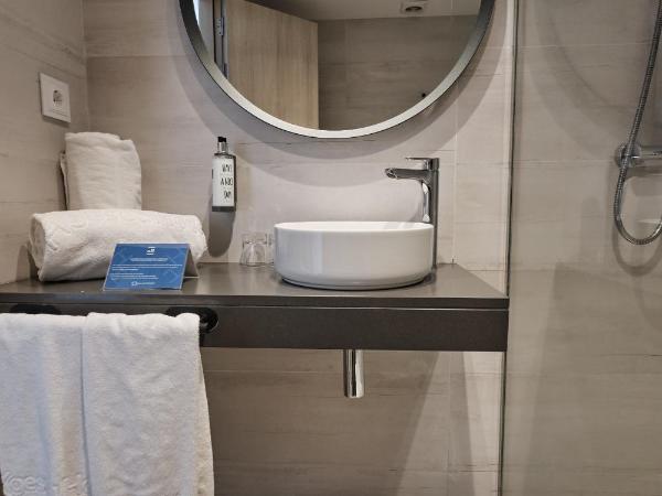 Hotel Pombal Rooms : photo 10 de la chambre chambre double ou lits jumeaux supérieure avec vue sur ville