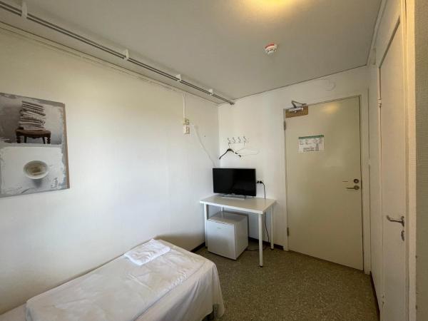 Turistgården Norrköping : photo 2 de la chambre budget twin room with toilet