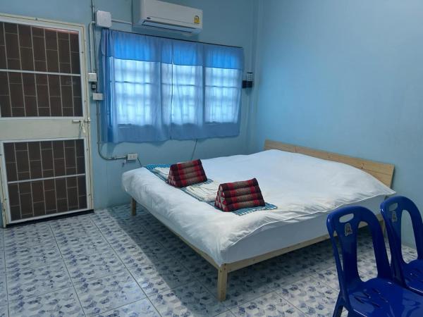 Noot's Bar And Guesthouse : photo 4 de la chambre chambre double - vue sur jardin