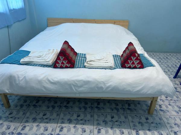 Noot's Bar And Guesthouse : photo 5 de la chambre chambre double - vue sur jardin