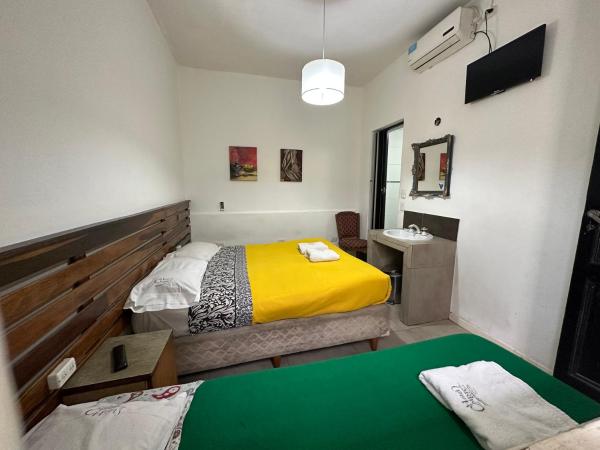 Hotel Chipre : photo 8 de la chambre chambre triple avec salle de bains privative