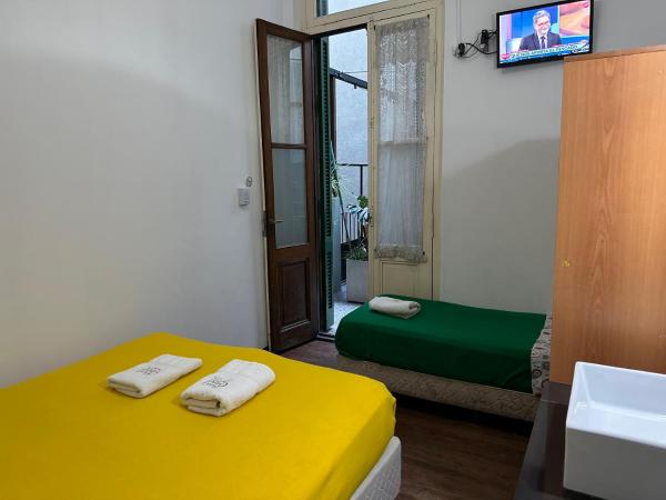 Hotel Chipre : photo 2 de la chambre chambre triple avec salle de bains privative