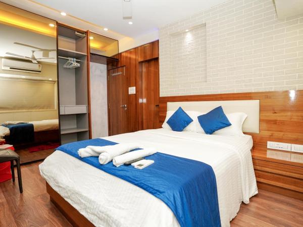 Zenith Homes - Powai Suites : photo 8 de la chambre chambre double avec salle de bains privative