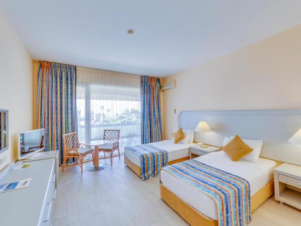 The Grand Blue Sky International - All Inclusive : photo 1 de la chambre chambre double ou lits jumeaux - vue sur mer