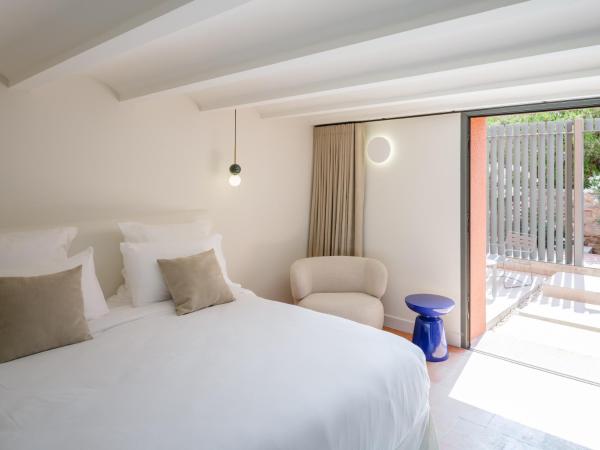 Maison Nova - Boutique Hôtel & Spa : photo 2 de la chambre paulilles - chambre double avec jardin privé et baignoire d'hydromassage