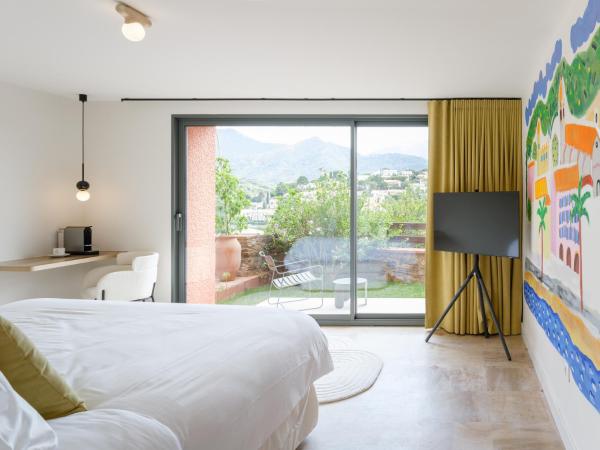 Maison Nova - Boutique Hôtel & Spa : photo 1 de la chambre port d'avall - chambre double avec jardin et baignoire extérieure - vue sur montagne