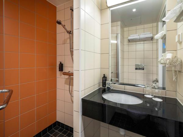 Quality Hotel Saga : photo 6 de la chambre petite chambre simple