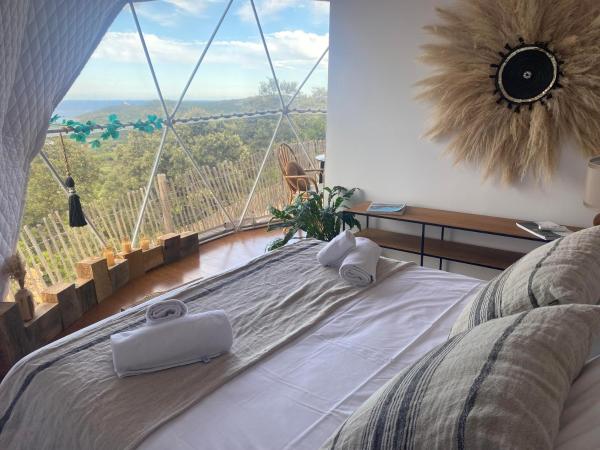 Domaine de Sonia - Logements éco-insolites : photo 1 de la chambre suite - vue sur mer