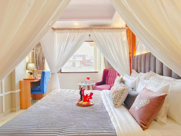 Hotel Sarang Palace - Boutique Stays : photo 8 de la chambre luxurious bathtub room with canopy