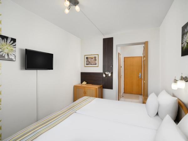 Danubius Hotel Marina : photo 3 de la chambre chambre lit jumeaux exécutive avec vue sur le lac