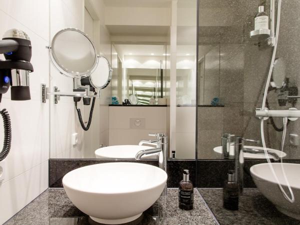 Motel One Berlin-Potsdamer Platz : photo 7 de la chambre chambre lit queen-size.