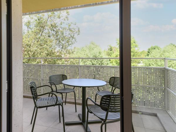 voco Beaune , Cité des Vins by IHG : photo 3 de la chambre suite 1 chambre avec balcon