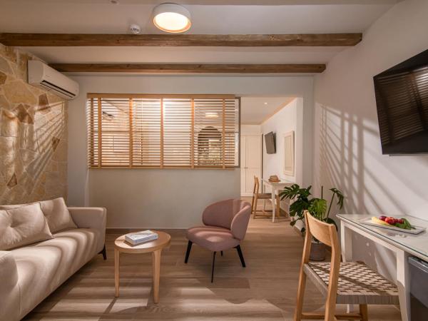 Lofos Apartments : photo 5 de la chambre suite avec piscine privée