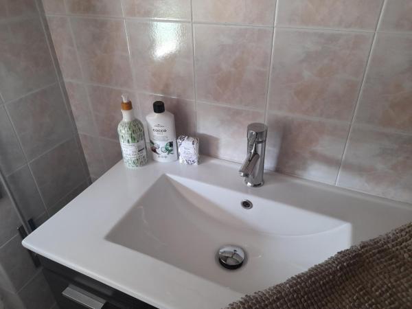 Tolle : photo 3 de la chambre chambre lits jumeaux avec salle de bains privative